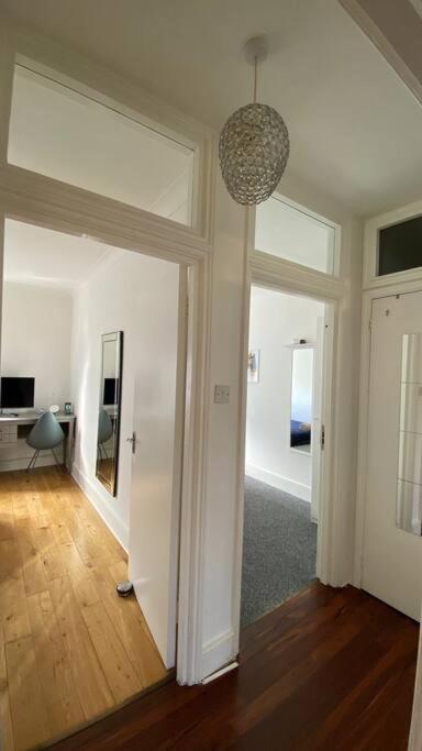 2 Bedroom Flat In Camberwell Green - Central Location With Excellent Connections To Tourist Attractions And Main London Airports Dış mekan fotoğraf