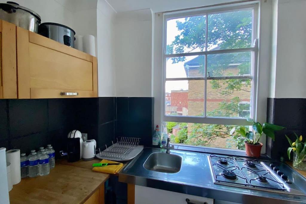 2 Bedroom Flat In Camberwell Green - Central Location With Excellent Connections To Tourist Attractions And Main London Airports Dış mekan fotoğraf