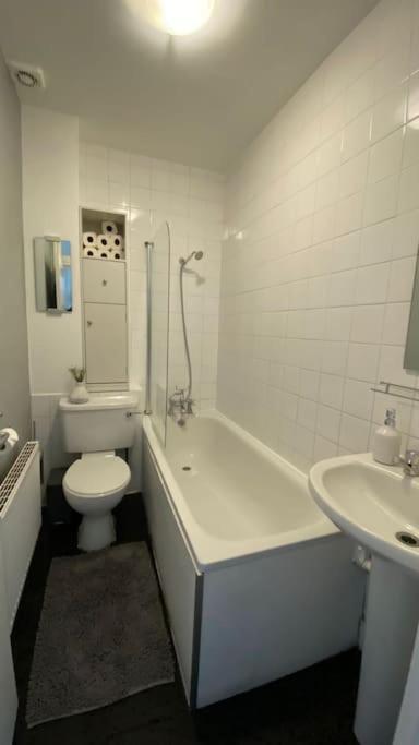 2 Bedroom Flat In Camberwell Green - Central Location With Excellent Connections To Tourist Attractions And Main London Airports Dış mekan fotoğraf
