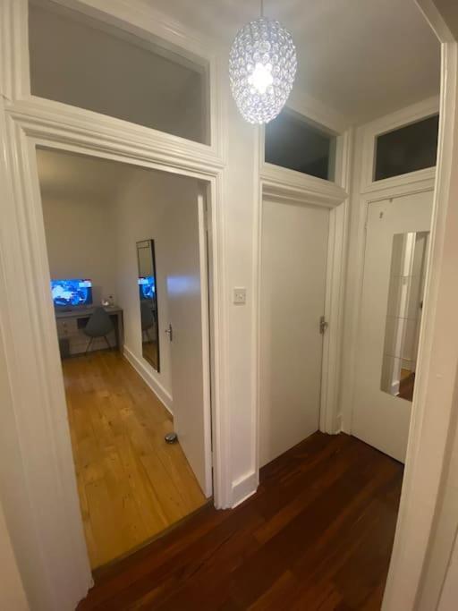 2 Bedroom Flat In Camberwell Green - Central Location With Excellent Connections To Tourist Attractions And Main London Airports Dış mekan fotoğraf