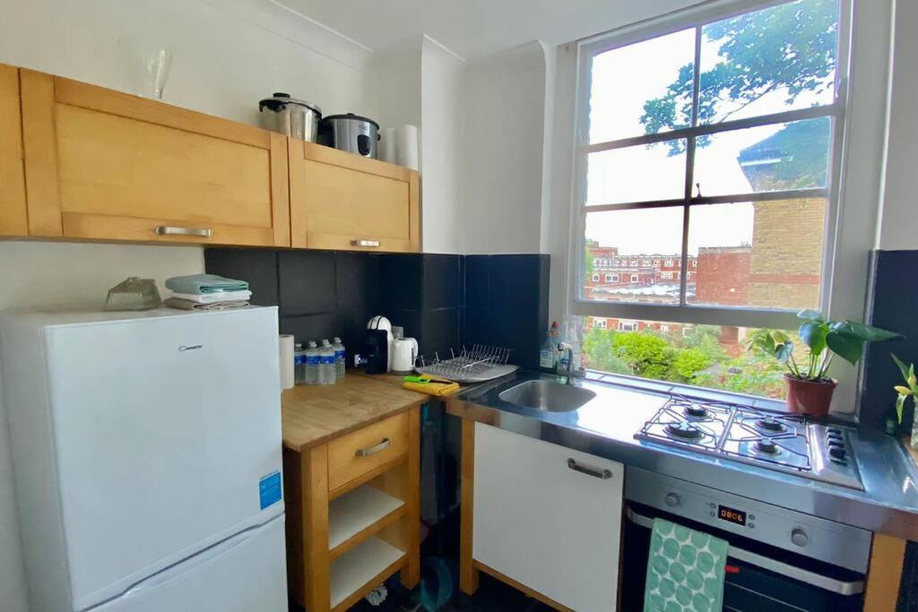 2 Bedroom Flat In Camberwell Green - Central Location With Excellent Connections To Tourist Attractions And Main London Airports Dış mekan fotoğraf
